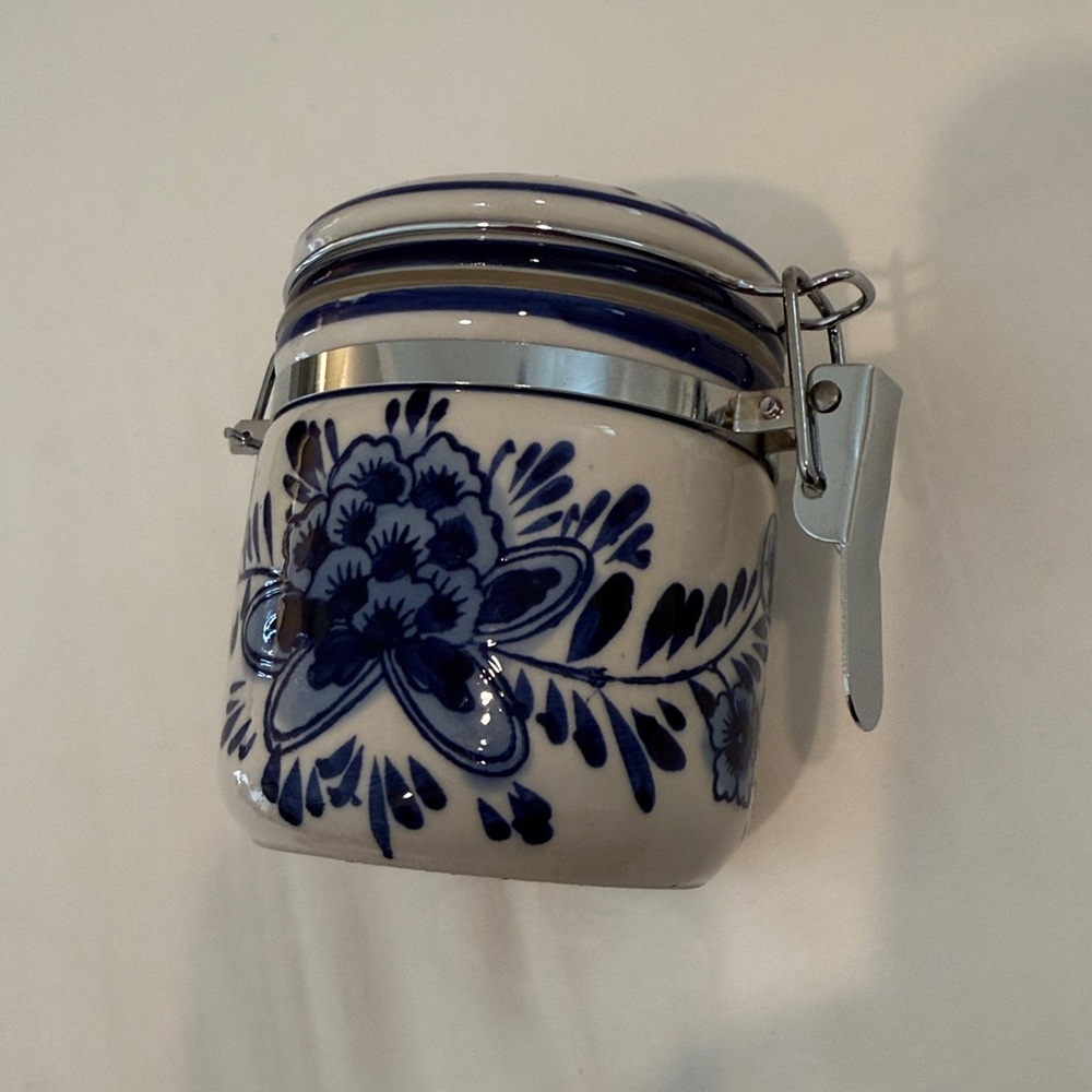 Holland ceramic sugar spice hand painted jar w clasp closure. Vintage delft blue